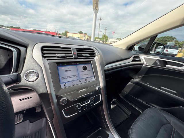 Used 2019 Ford Fusion SE FWD image 17