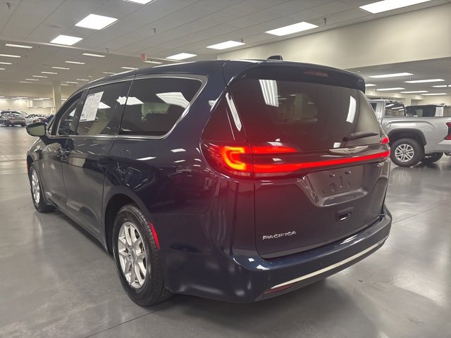 Used 2024 Chrysler Pacifica Touring-L image 5