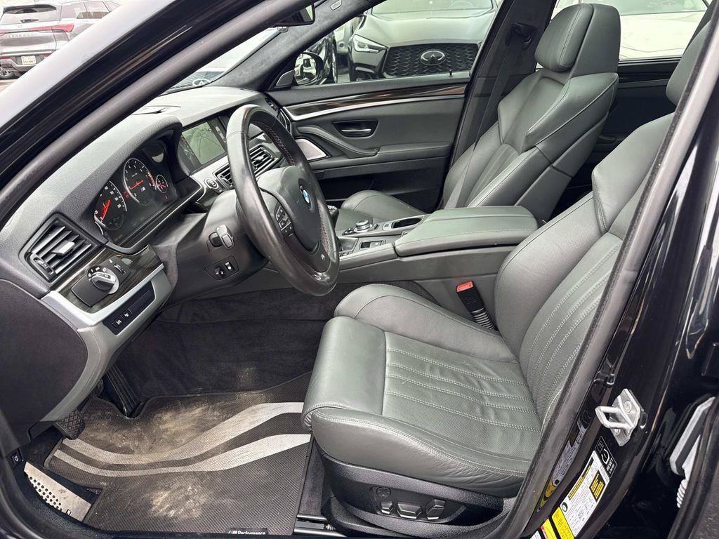 Used 2013 BMW M5 RWD image 29