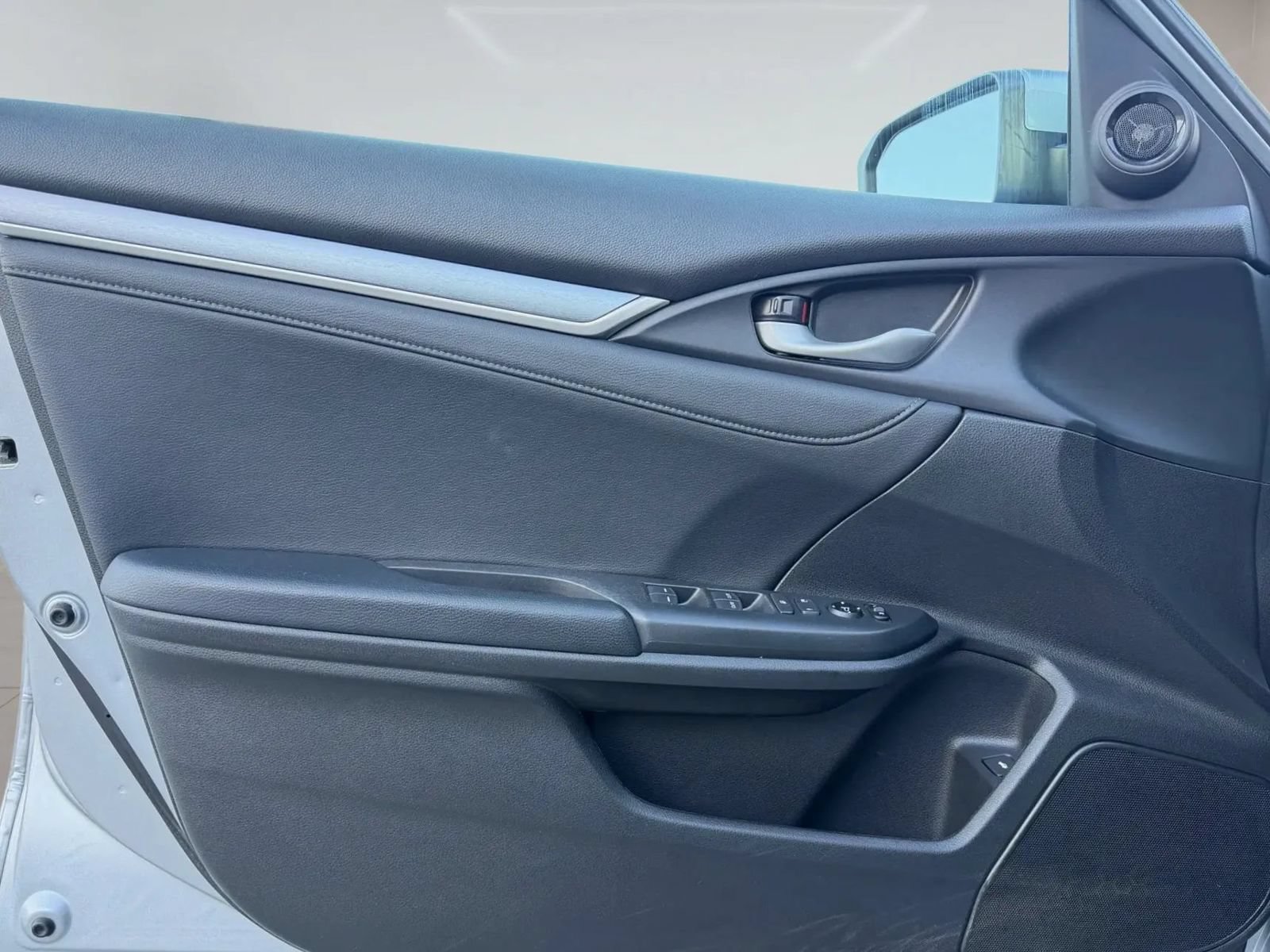Used 2017 Honda Civic EX-L image 7