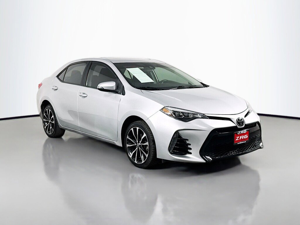 Used 2017 Toyota Corolla SE w/ SE Premium Package FWD image 7