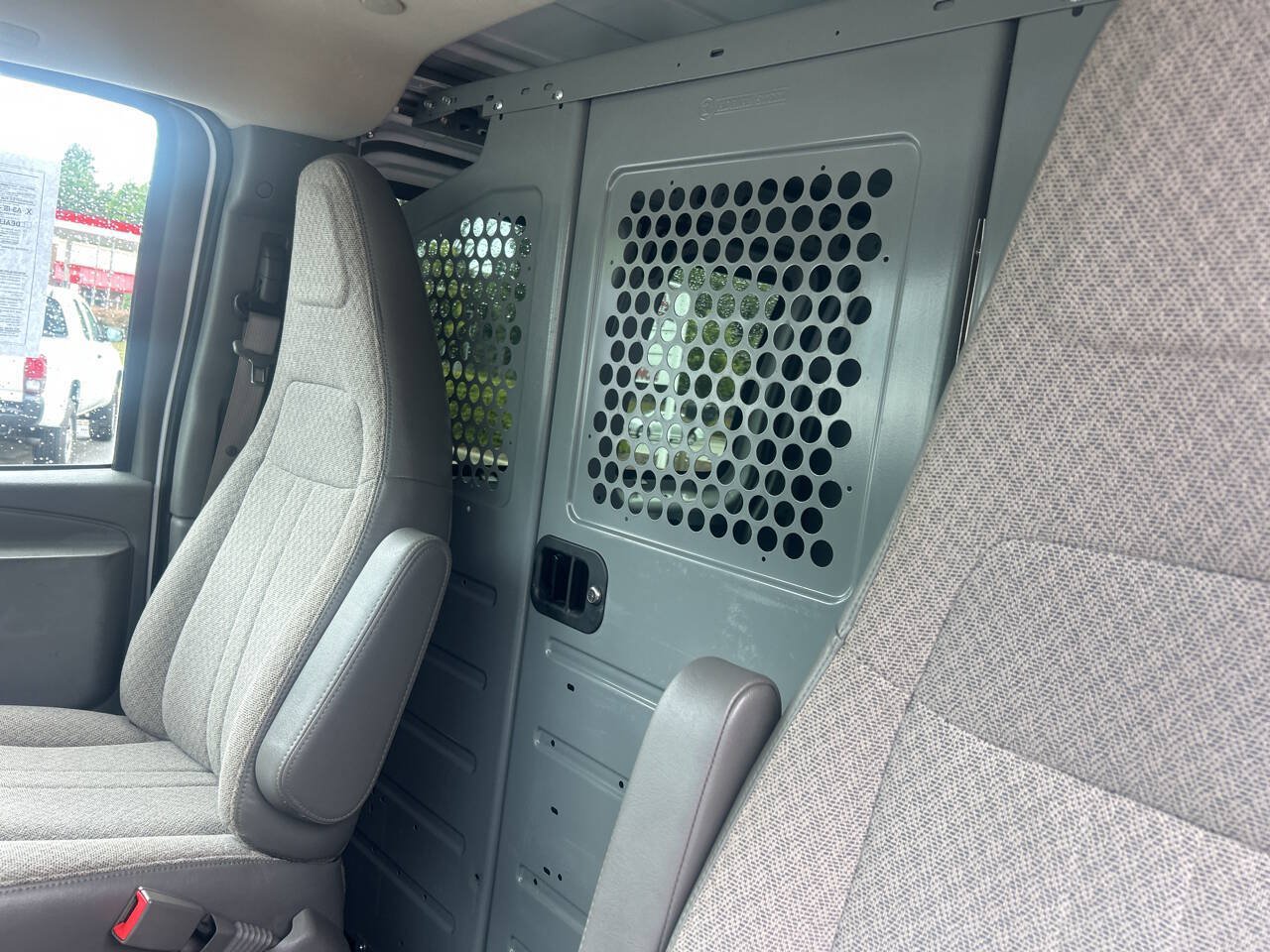 Used 2017 Chevrolet Express 2500 RWD image 15