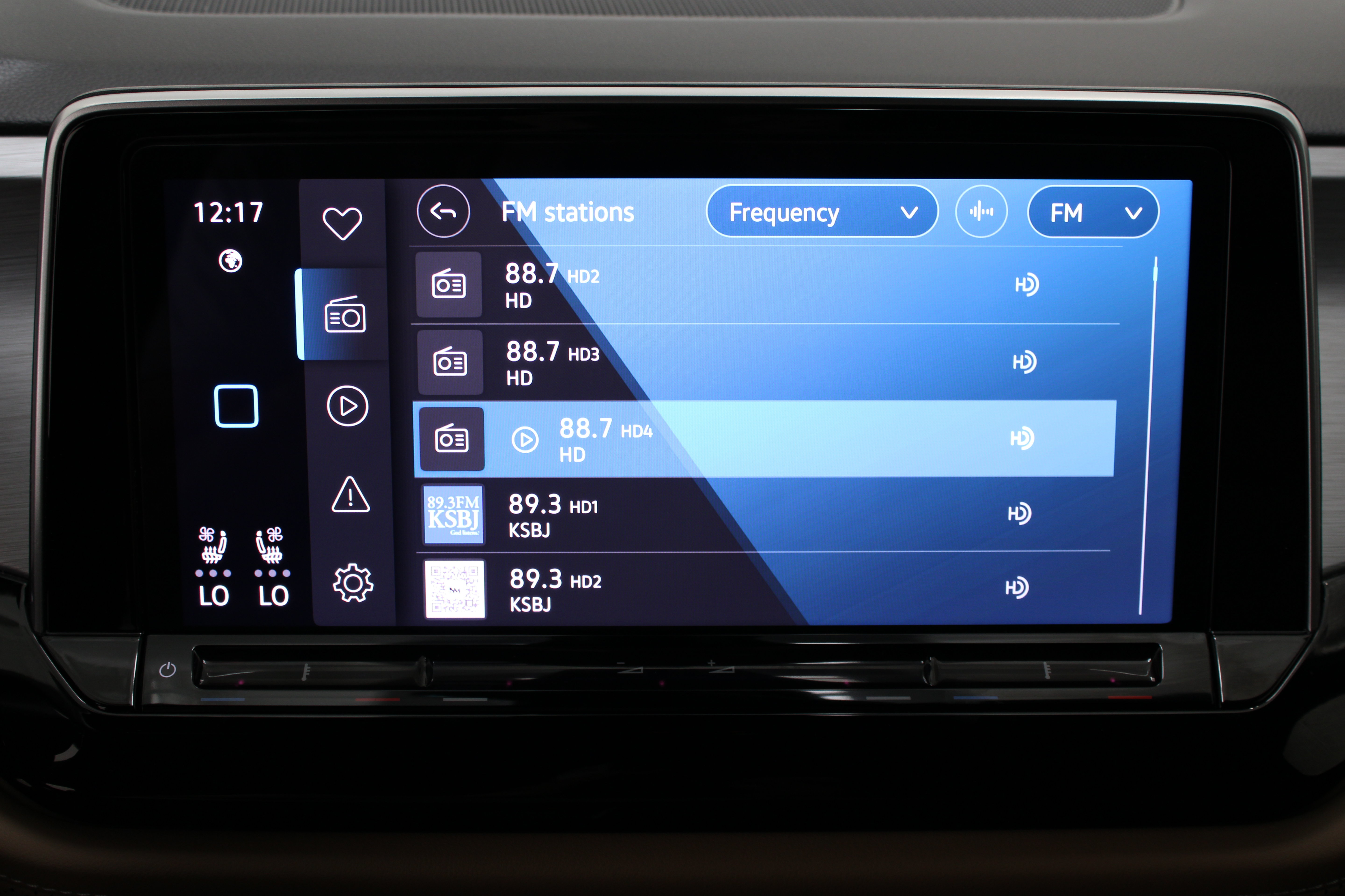 Used 2024 Volkswagen Atlas Cross Sport SE FWD image 19