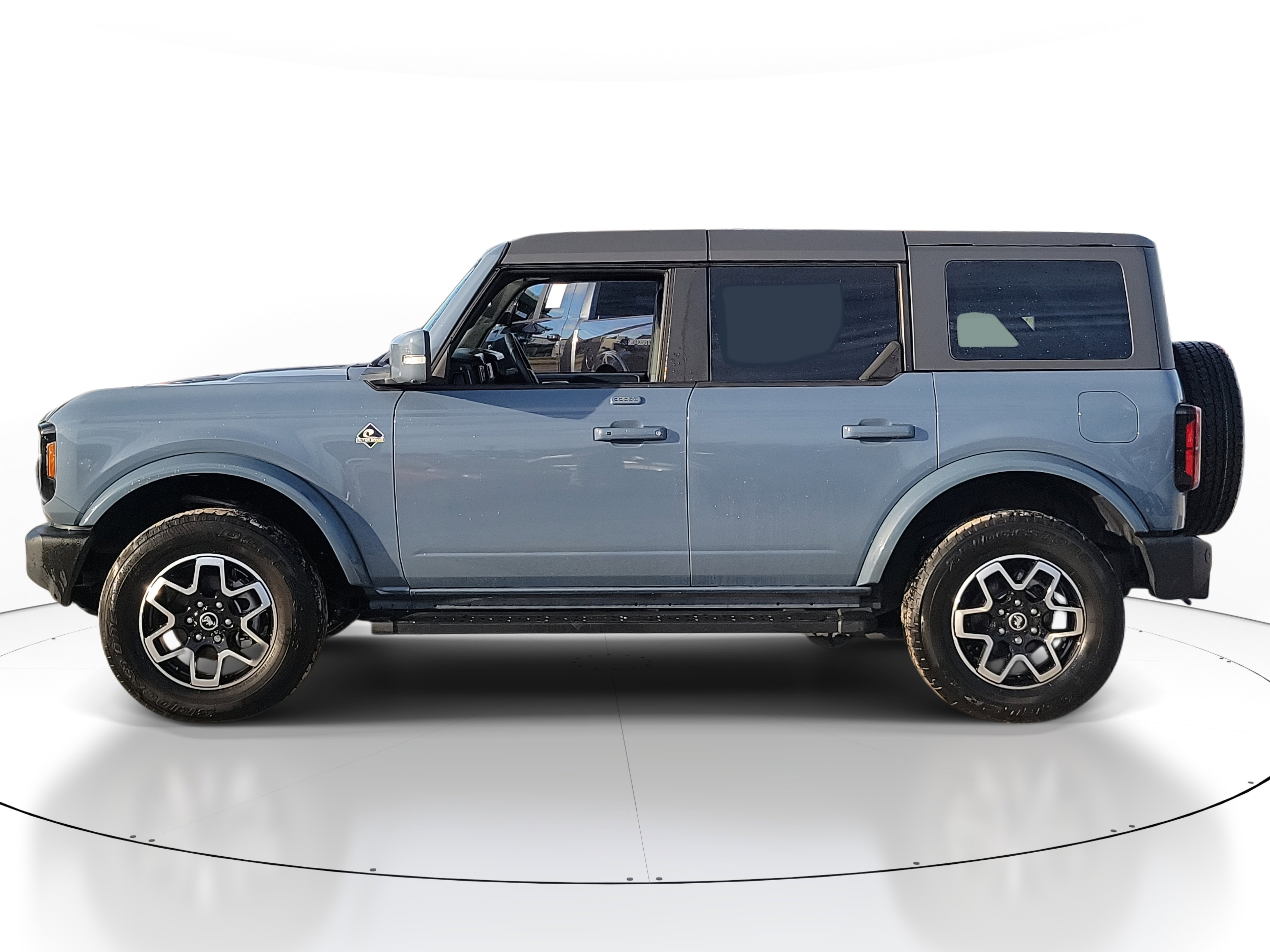 Used 2023 Ford Bronco Outer Banks image 3