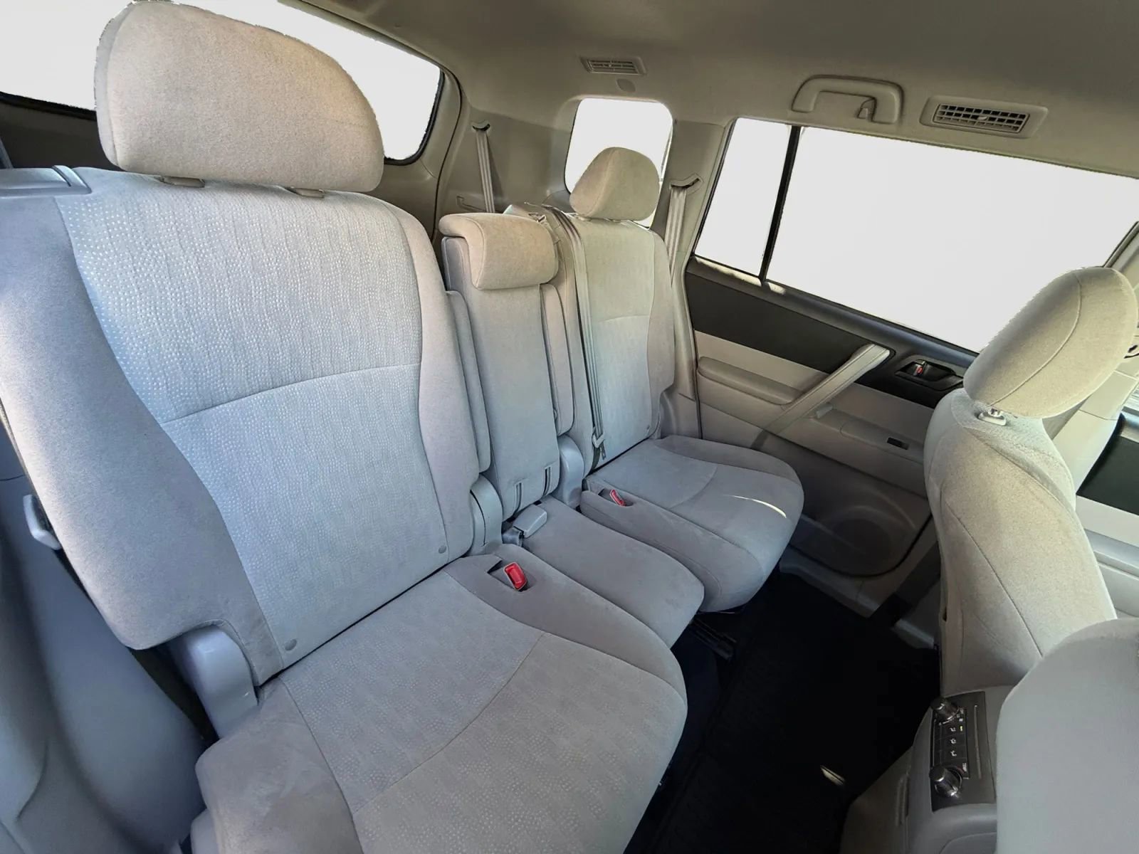 Used 2013 Toyota Highlander 4WD w/ Cold Weather Pkg image 18