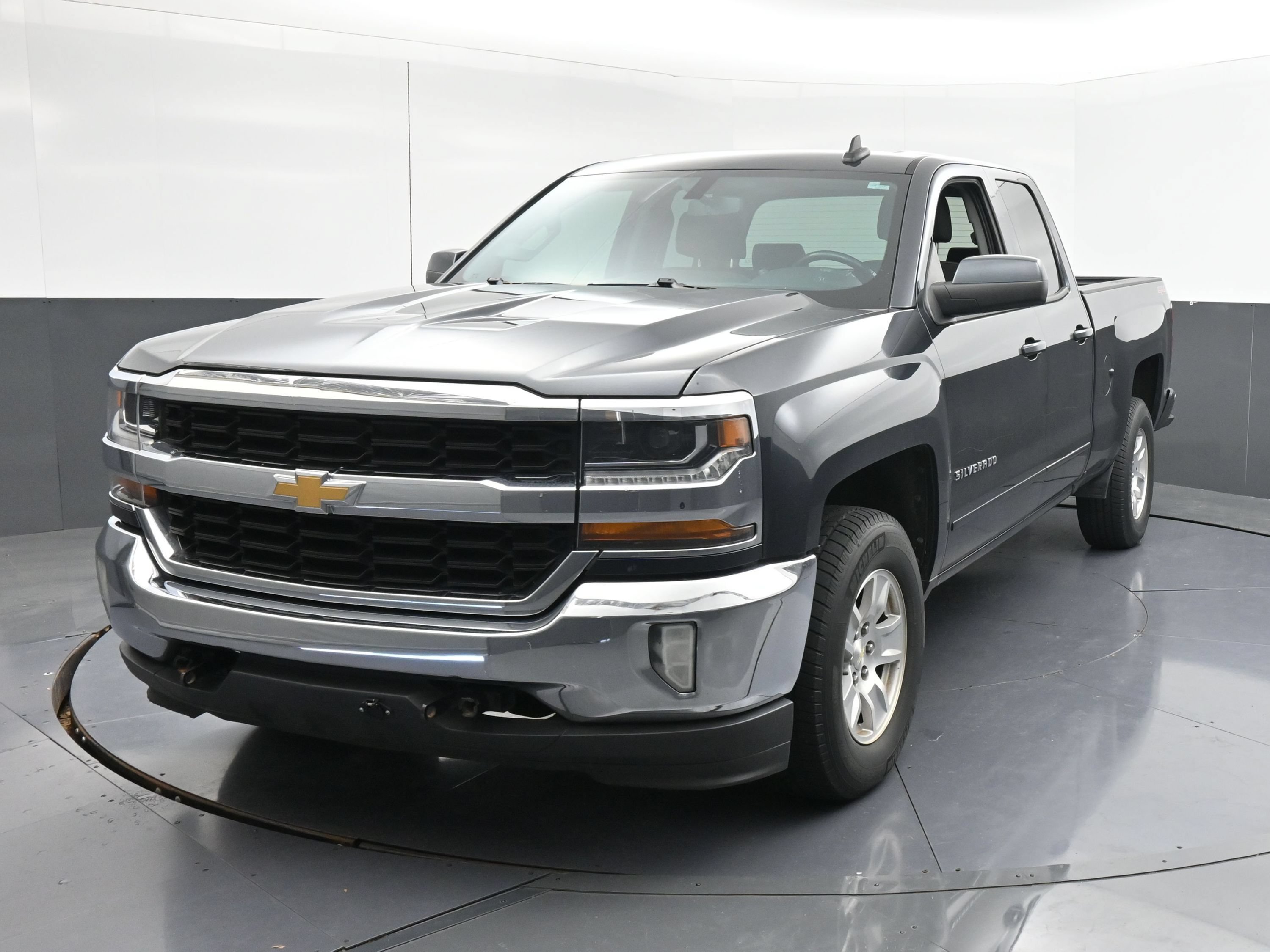 Used 2017 Chevrolet Silverado 1500 LT w/ All Star Edition AWD/4WD image 1