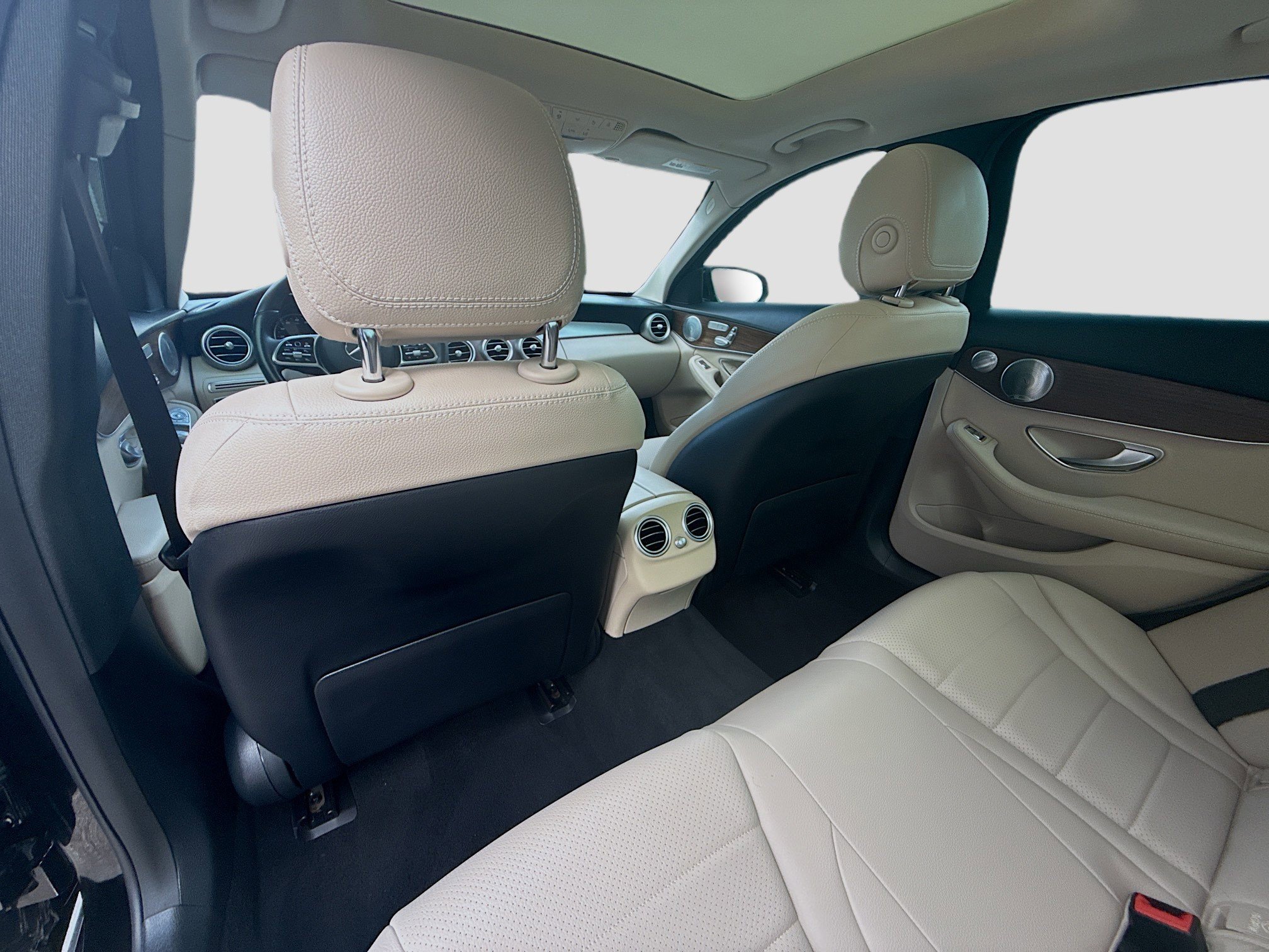 Used 2020 Mercedes-Benz C 300 4MATIC Sedan w/ Premium Package image 24