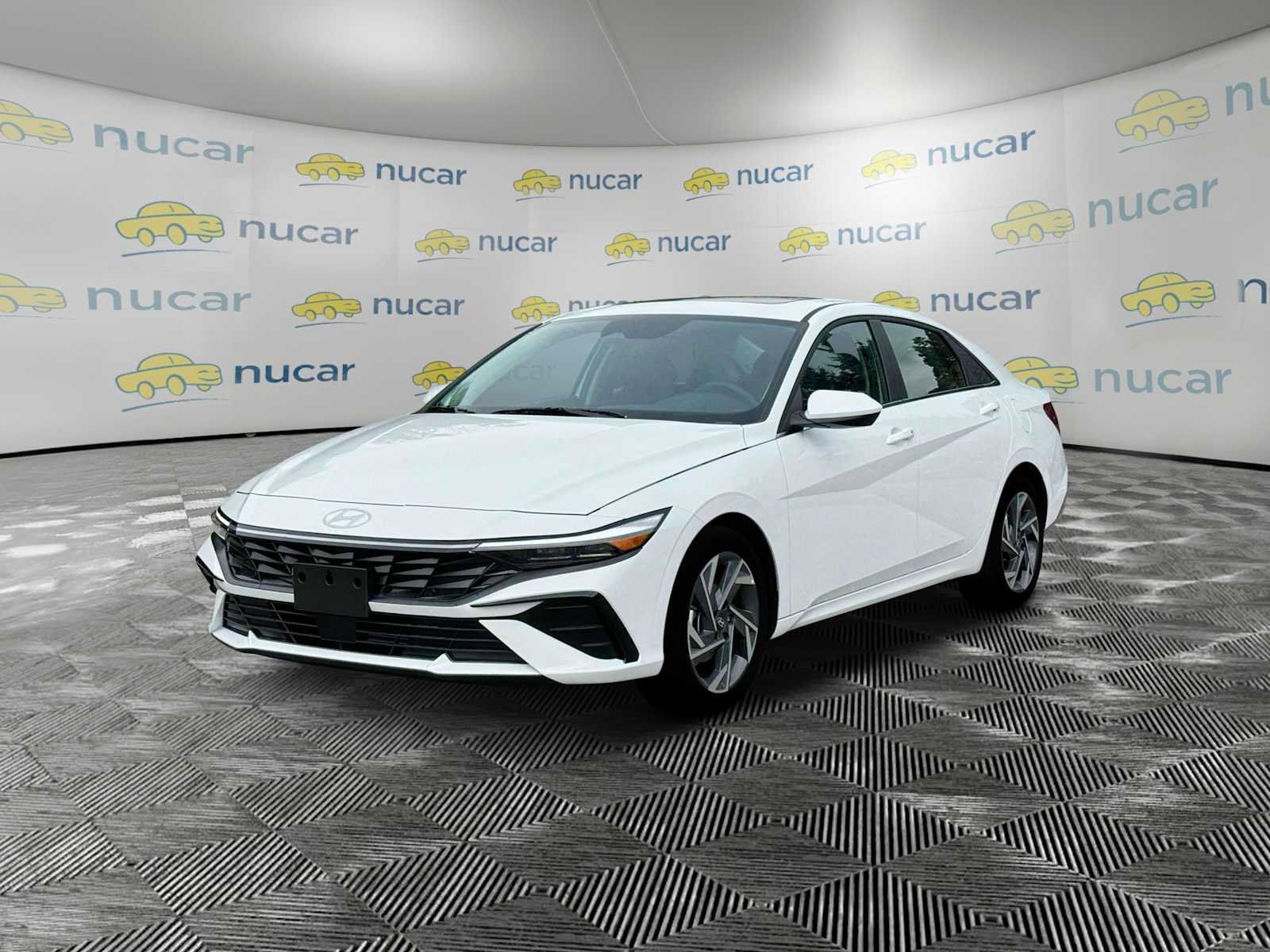 Used 2025 Hyundai Elantra SEL image 2