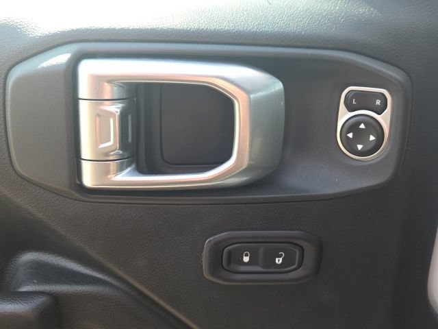 Used 2018 Jeep Wrangler Unlimited Sport S AWD/4WD image 17