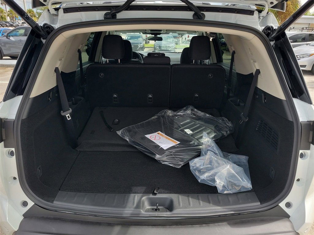 New 2025 Nissan Pathfinder SV image 5