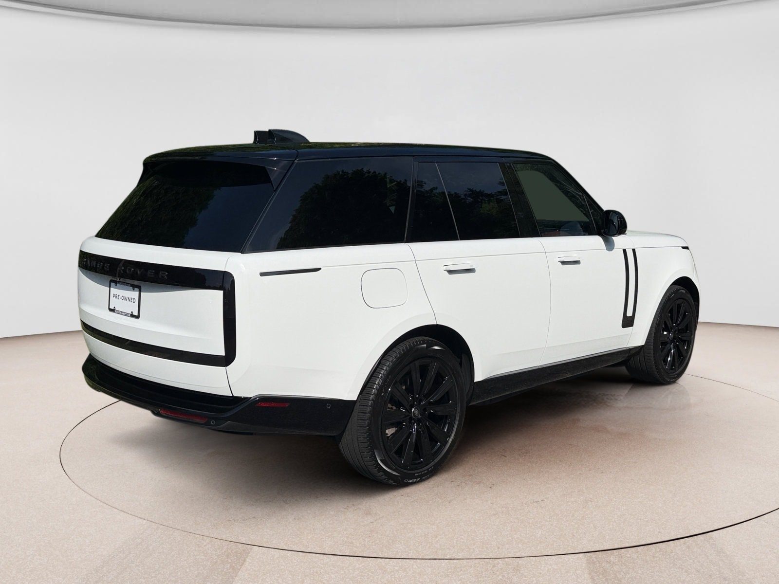 Certified 2025 Land Rover Range Rover SE AWD/4WD image 5