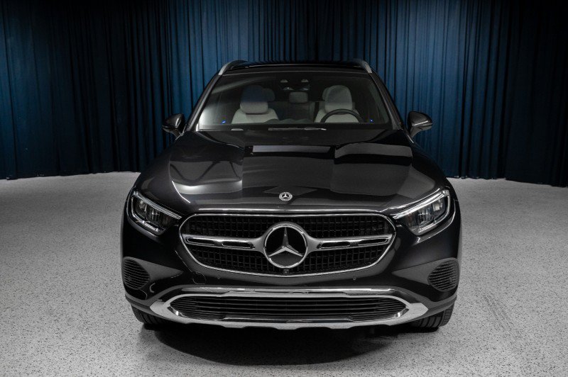 Used 2025 Mercedes-Benz GLC 300 image 2