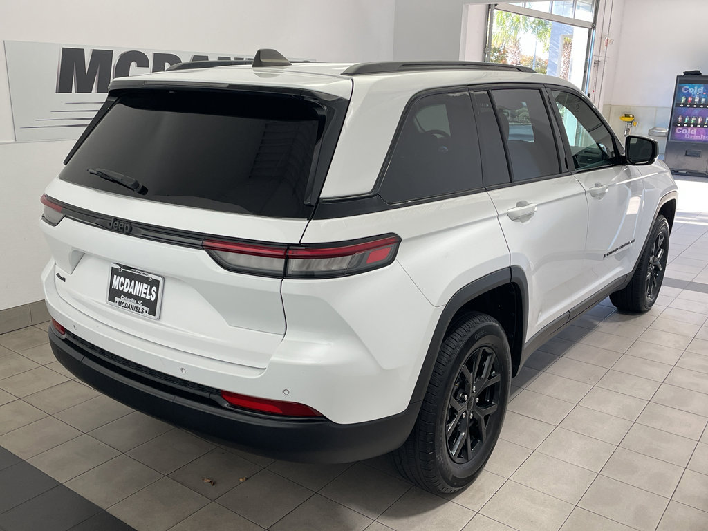 Used 2024 Jeep Grand Cherokee Altitude image 4