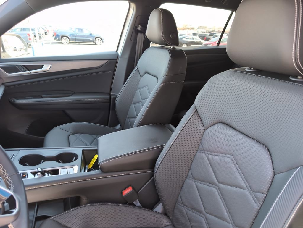 Used 2025 Volkswagen Atlas Cross Sport SE image 13