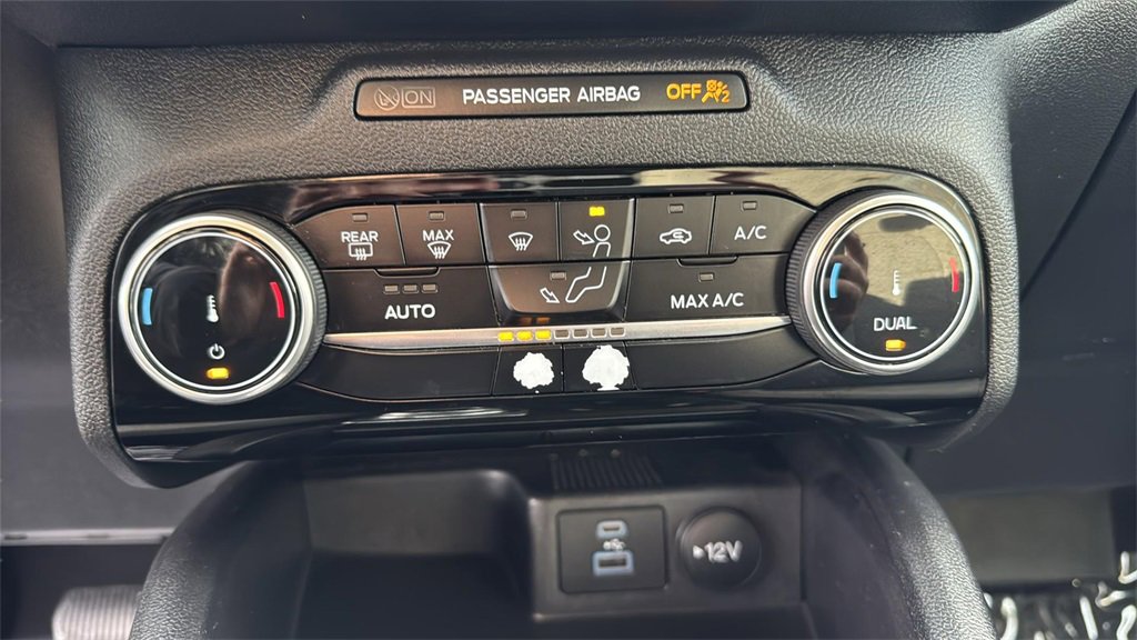 Used 2022 Ford Escape SE w/ SE Sport Appearance Package image 17