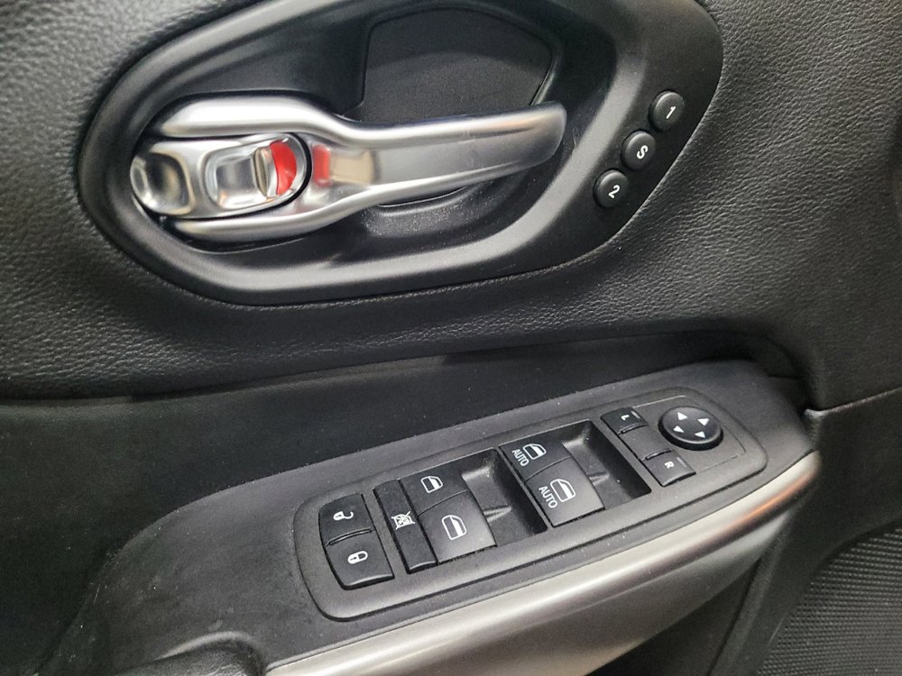Used 2021 Jeep Cherokee Limited w/ Elite Package AWD/4WD image 27