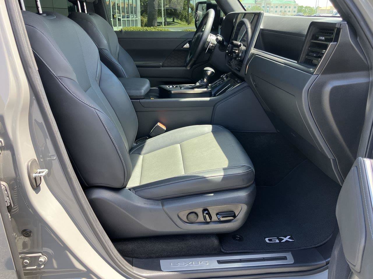 Used 2024 Lexus GX 550 w/ Accessory Package (31) AWD/4WD image 42