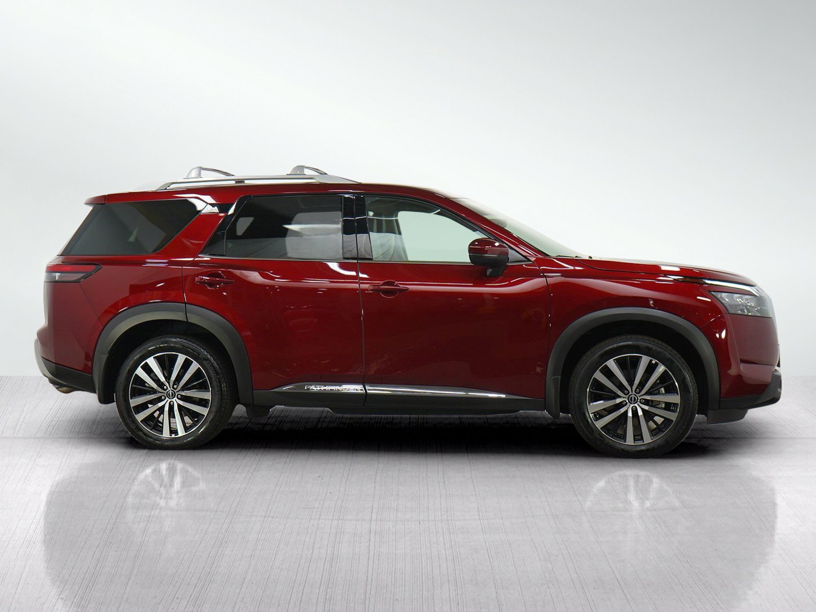 Used 2025 Nissan Pathfinder Platinum w/ Cargo Package AWD/4WD image 6