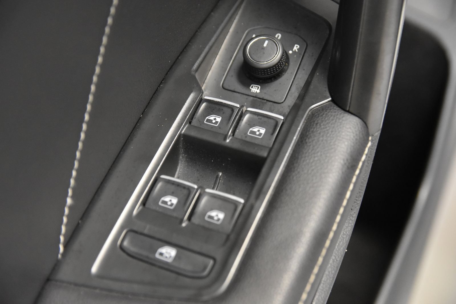 Used 2024 Volkswagen Tiguan SE FWD image 11