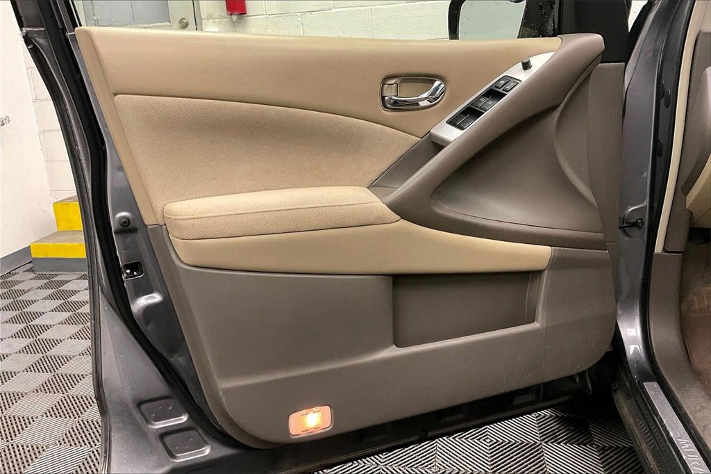 Used 2013 Nissan Murano SV w/ Value Pkg image 18