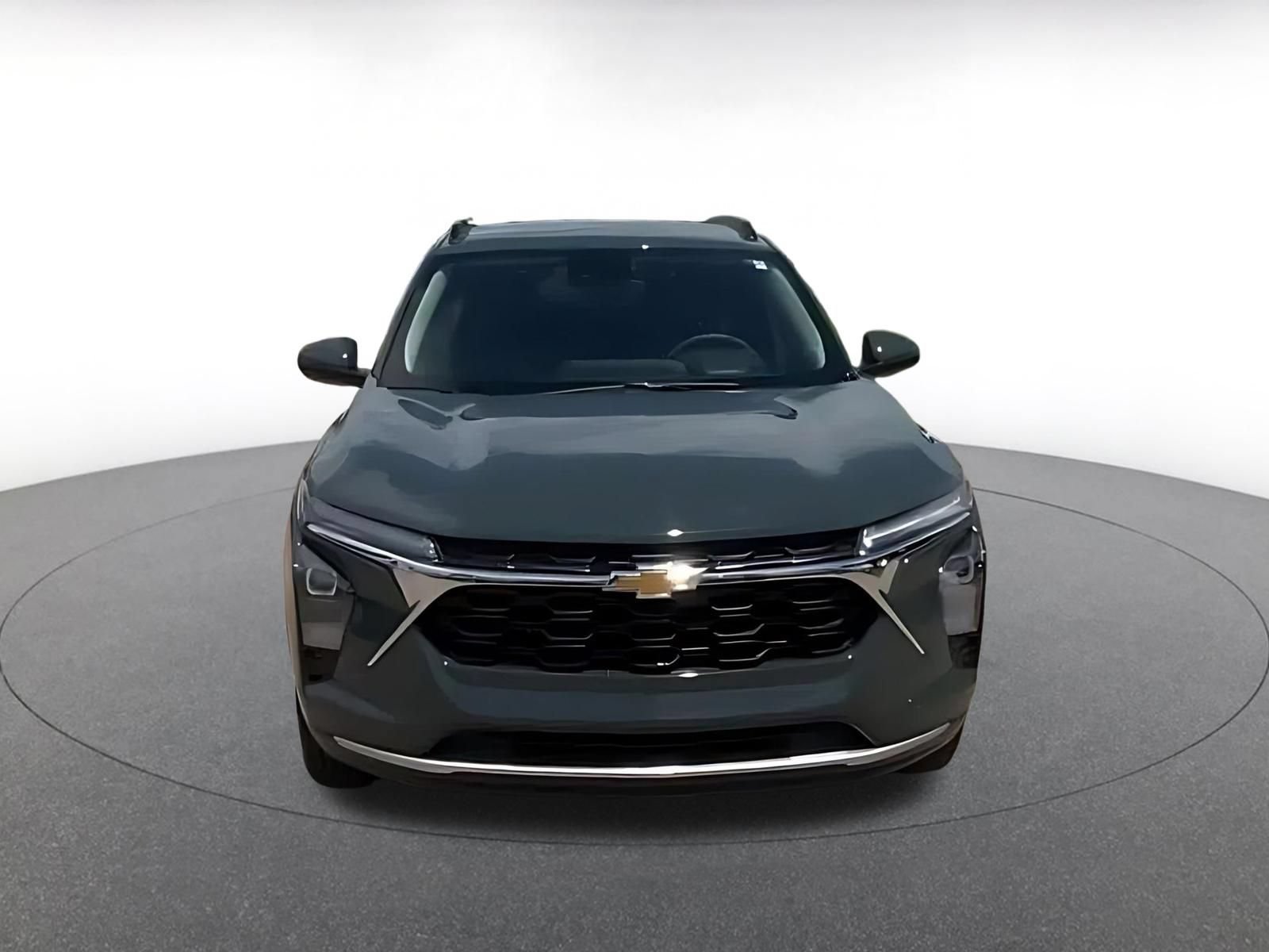 Used 2025 Chevrolet Trax LT FWD image 4