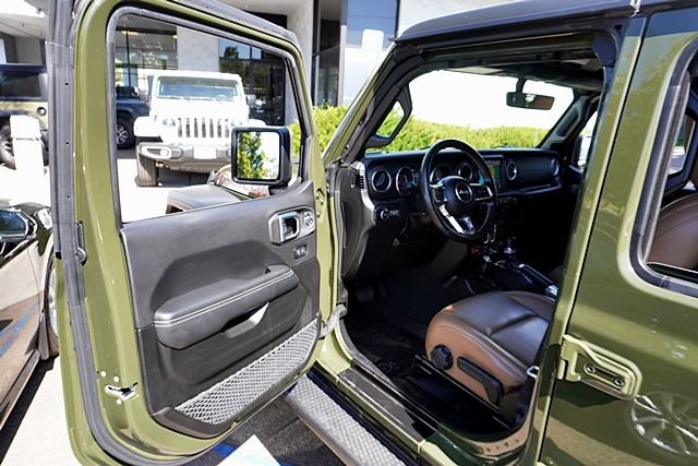 Used 2022 Jeep Wrangler Unlimited Rubicon w/ LED Lighting Group AWD/4WD image 40