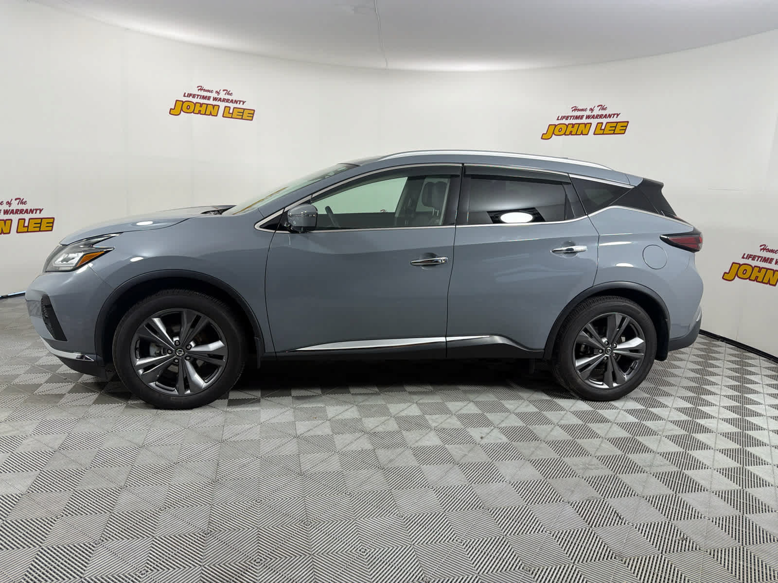 Used 2021 Nissan Murano Platinum w/ Cargo Package FWD image 2