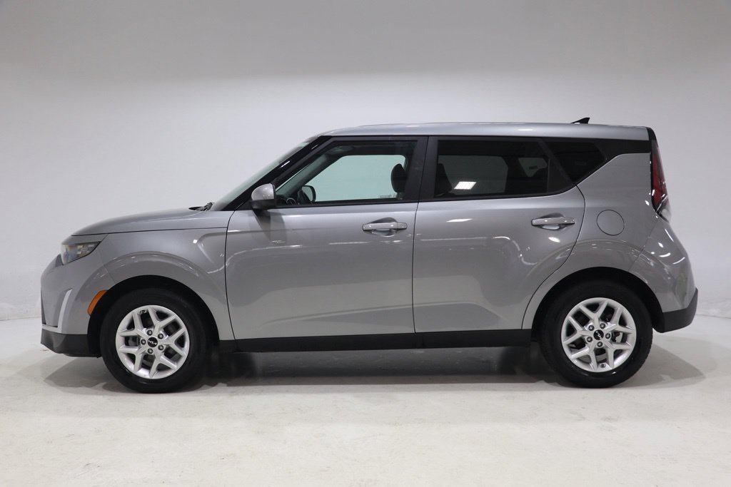 Used 2025 Kia Soul LX w/ LX Technology Package FWD image 8