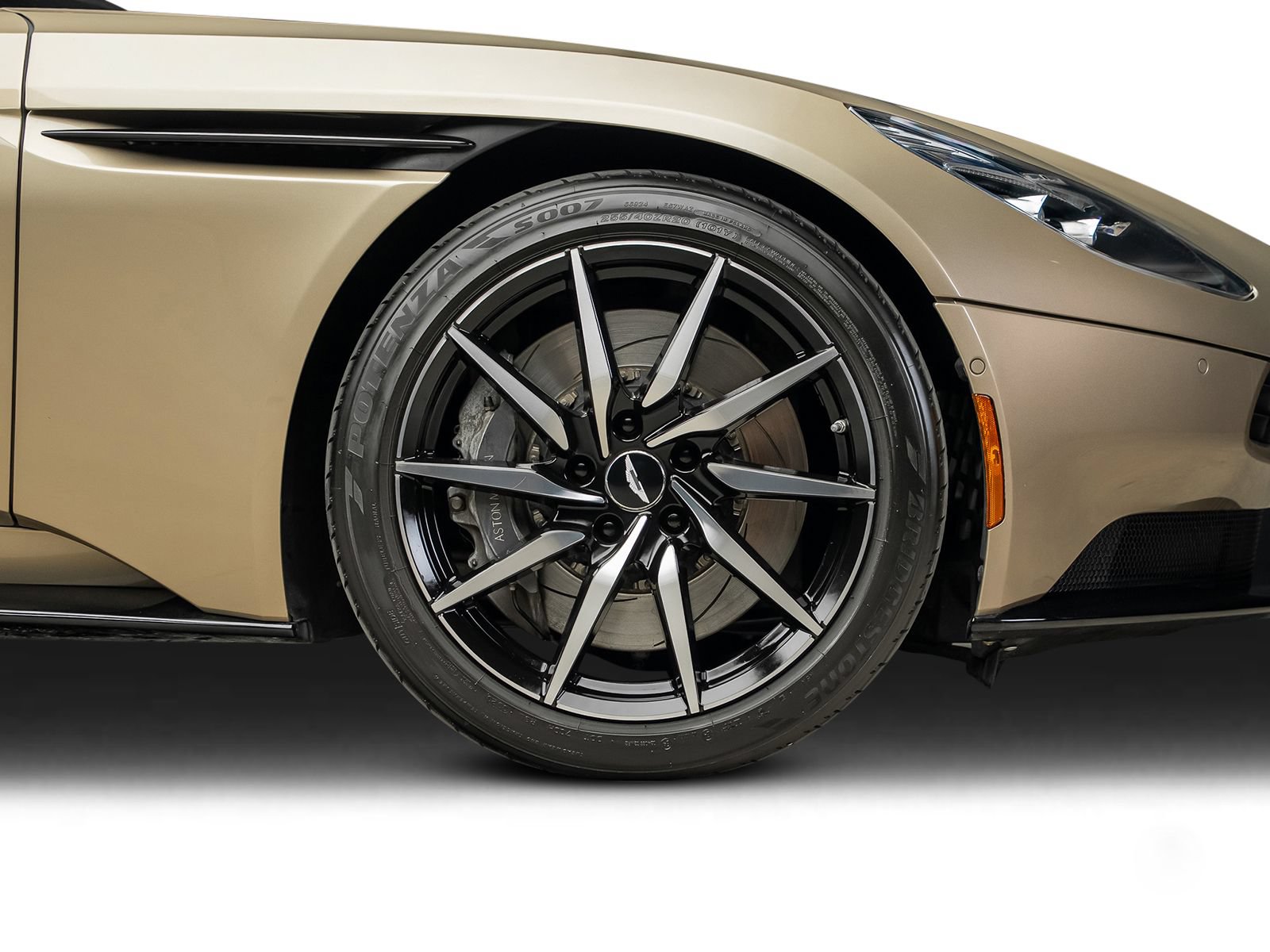 Used 2018 Aston Martin DB11 V12 RWD image 25