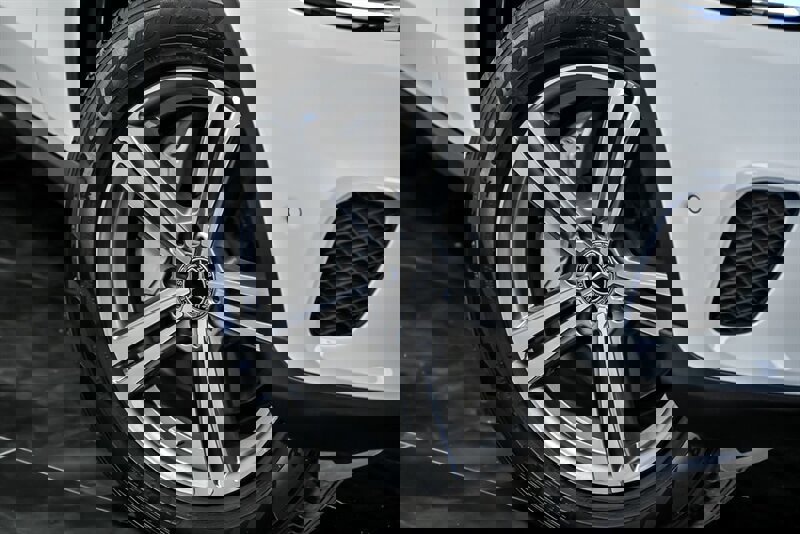 Used 2022 Mercedes-Benz GLC 300 4MATIC image 3