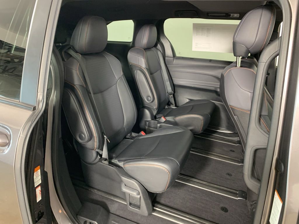 Used 2022 Toyota Sienna XSE image 37