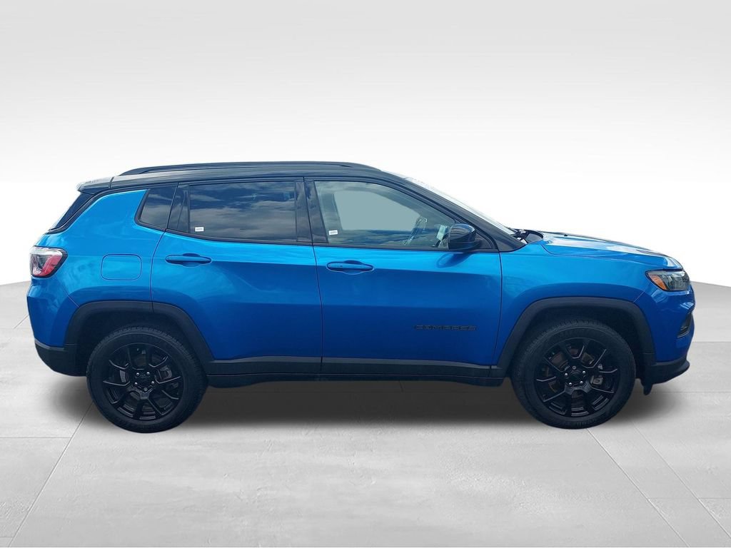Used 2022 Jeep Compass Latitude AWD/4WD image 6