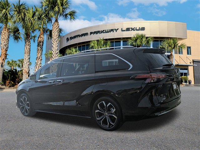 Used 2025 Toyota Sienna Platinum image 7
