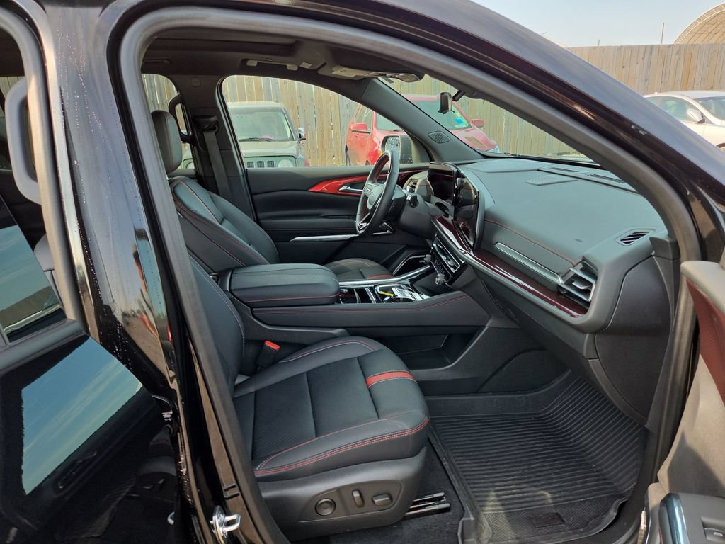 Certified 2025 Chevrolet Traverse RS w/ LPO, Floor Liner Package AWD/4WD image 11