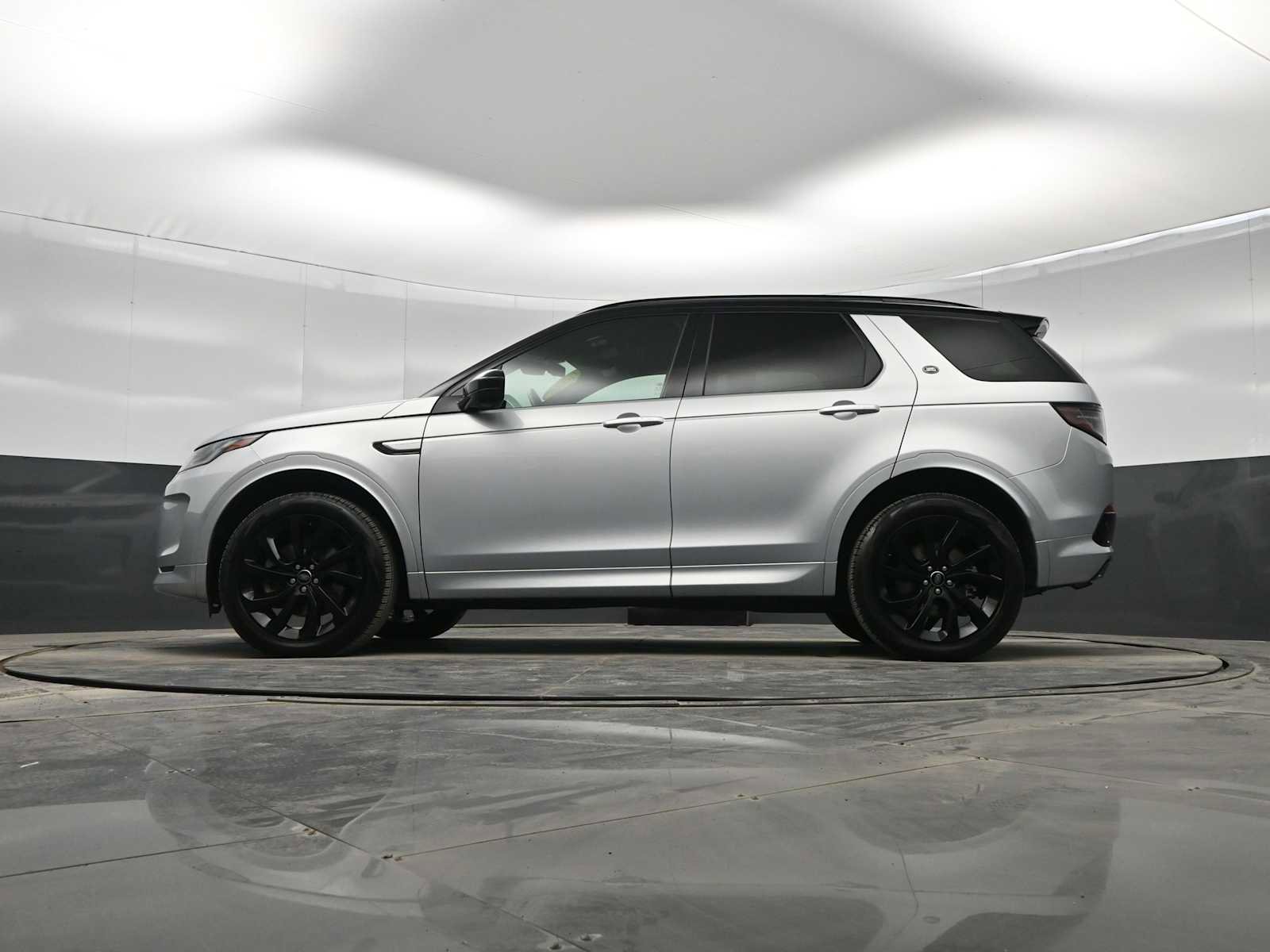 Used 2023 Land Rover Discovery Sport SE R-Dynamic image 33