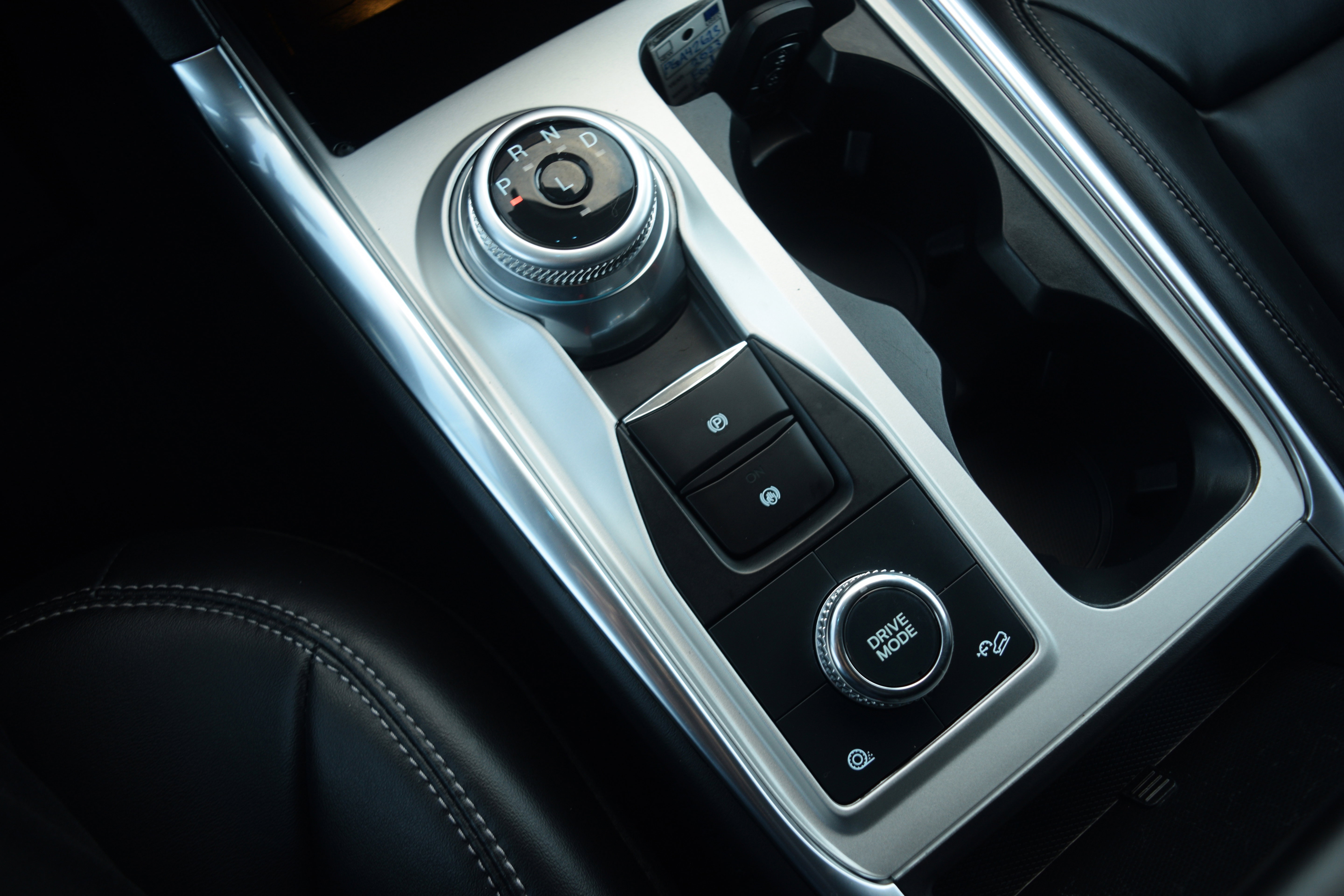 Used 2023 Ford Explorer XLT w/ Equipment Group 202A image 12