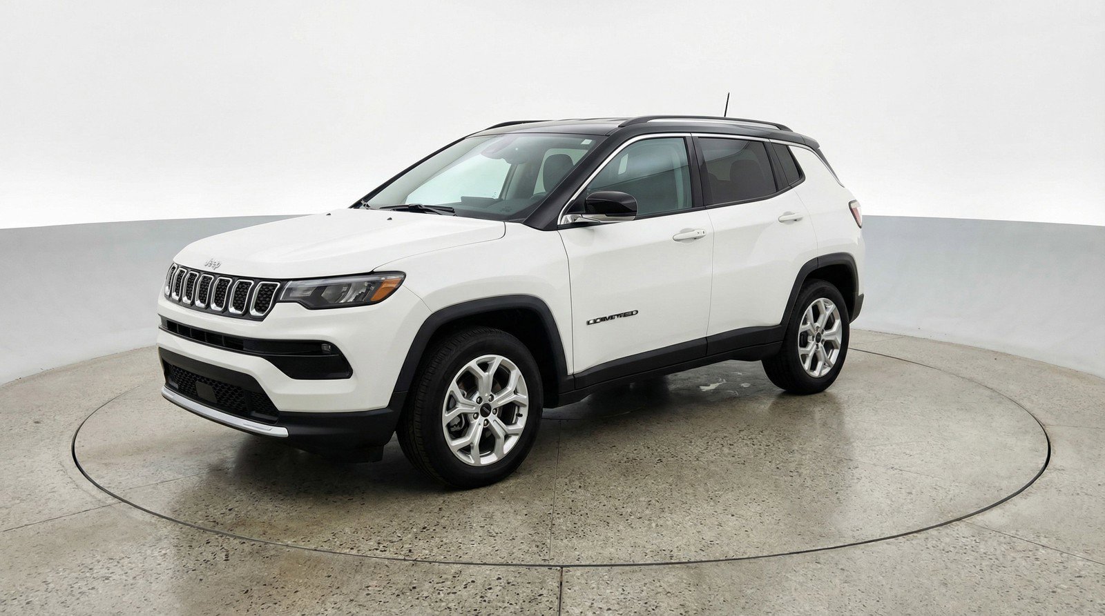 Used 2025 Jeep Compass Latitude AWD/4WD image 3