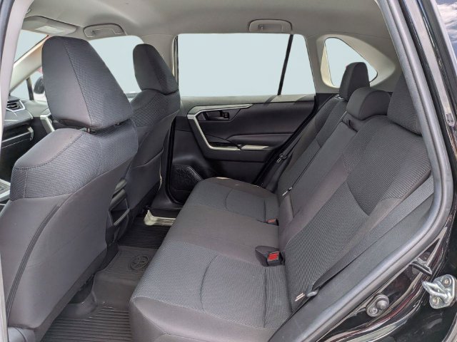 Used 2021 Toyota RAV4 LE AWD/4WD image 13