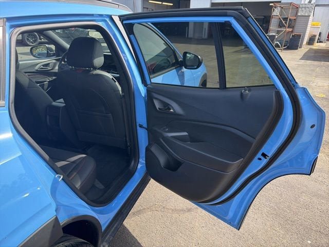 Used 2024 Chevrolet Trax RS w/ Sunroof Package FWD image 21