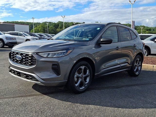 Used 2023 Ford Escape ST-Line w/ Tech Pack #1 AWD/4WD image 3