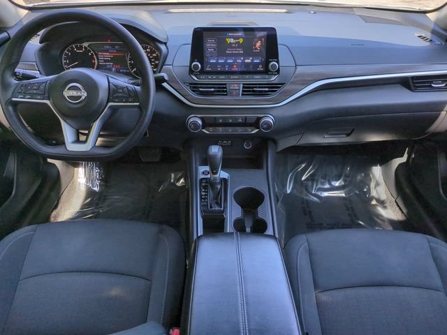 Used 2025 Nissan Altima 2.5 SV FWD image 14