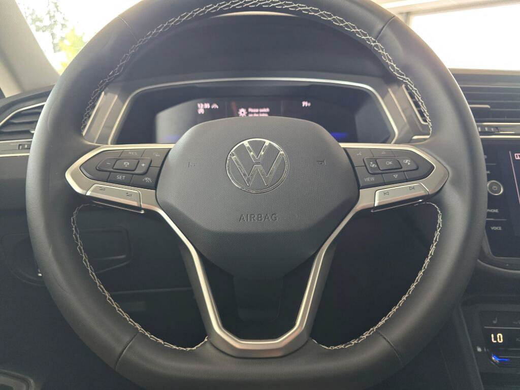 Used 2024 Volkswagen Tiguan SE w/ MDO Package, Two-Row AWD/4WD image 22