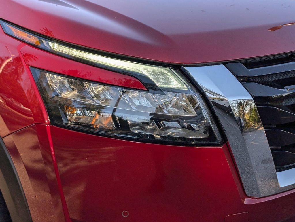 Certified 2025 Nissan Pathfinder SL w/ SL Premium Package FWD image 3