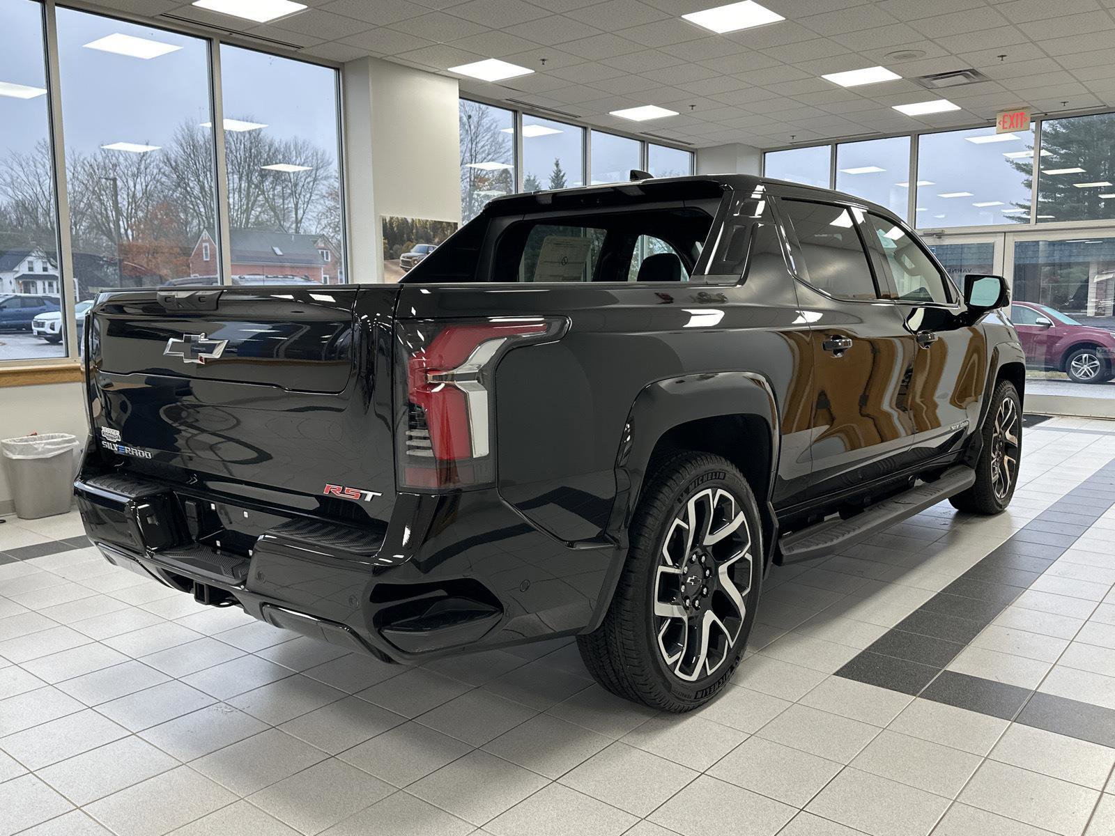 New 2024 Chevrolet Silverado EV RST AWD/4WD image 4