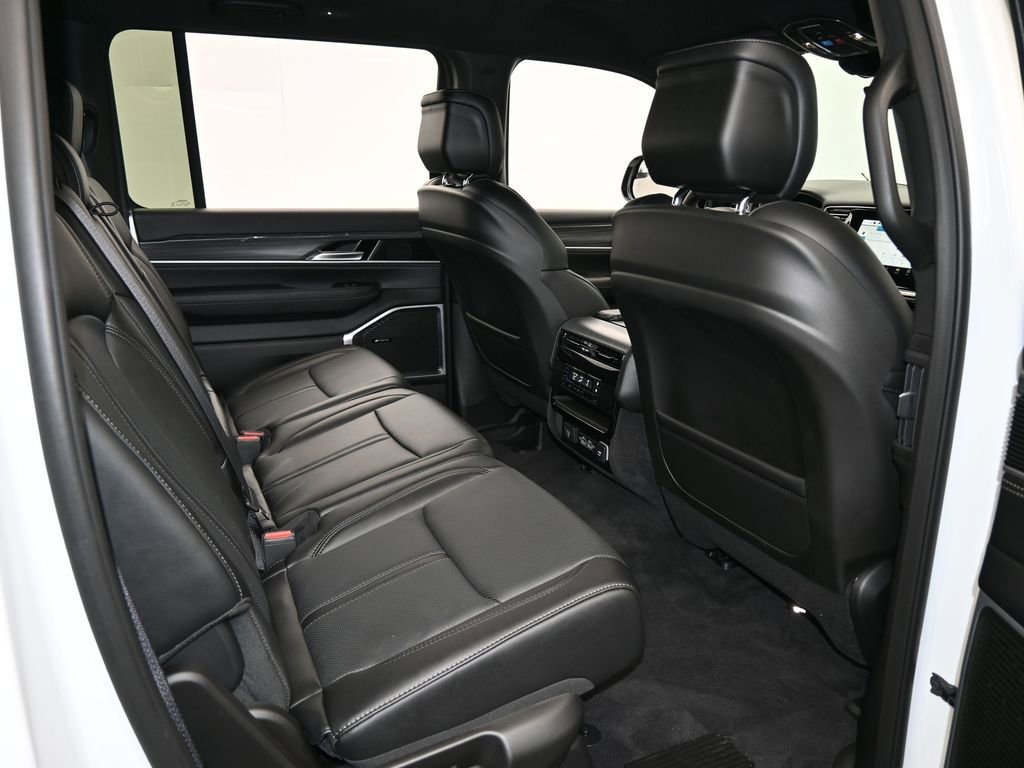 Used 2023 Jeep Wagoneer L Series III w/ Preferred Equipment Group image 46