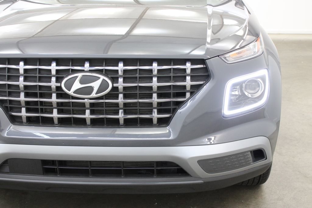 Used 2025 Hyundai Venue Limited FWD image 8
