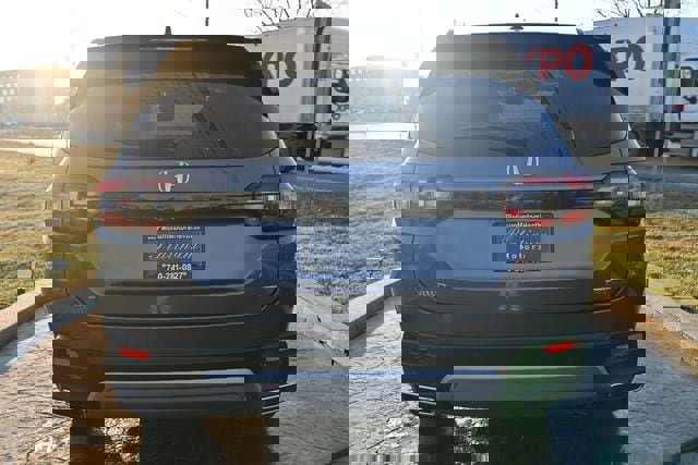 Used 2025 Honda Pilot Touring image 6