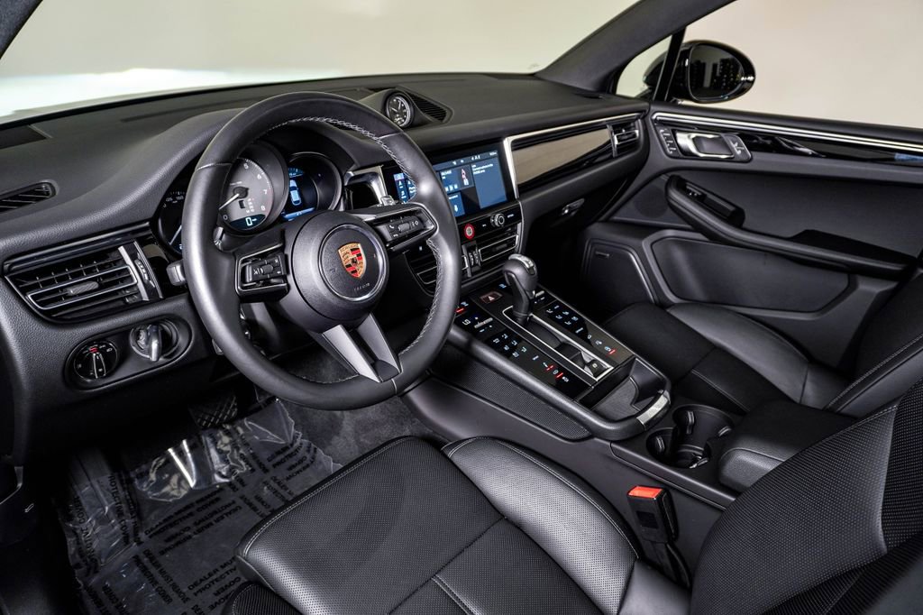 Certified 2024 Porsche Macan S AWD/4WD image 4