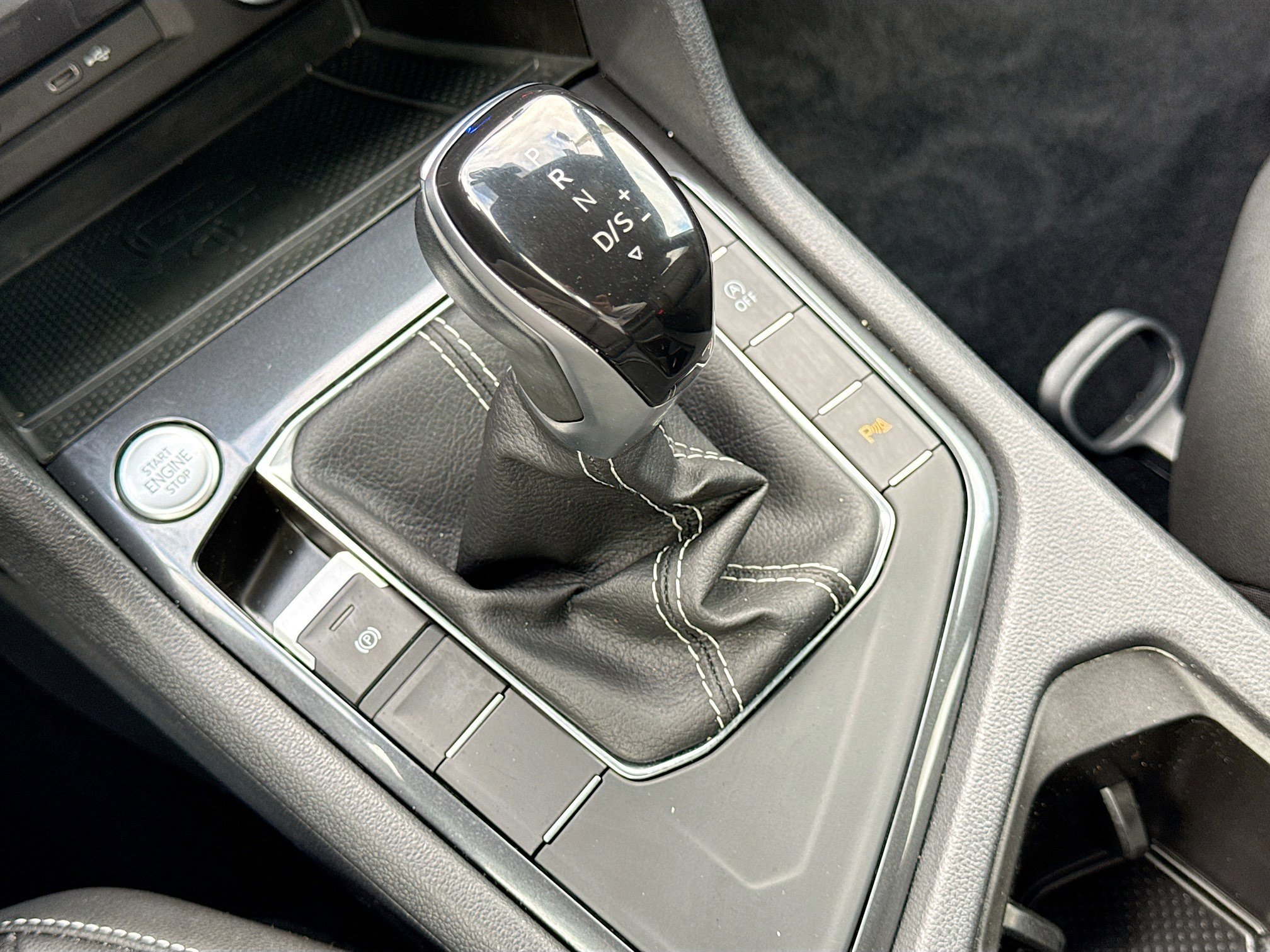 Used 2023 Volkswagen Tiguan SE R-Line image 33