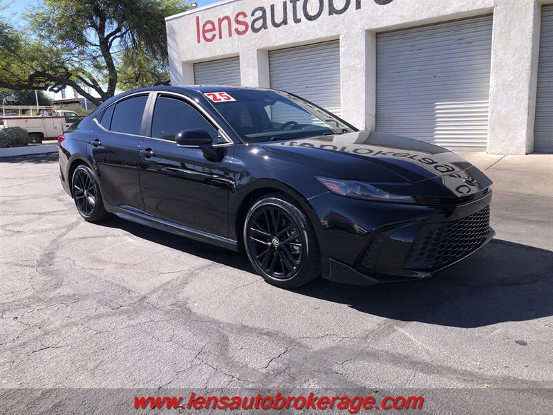 Used 2025 Toyota Camry SE w/ Convenience Package FWD image 2